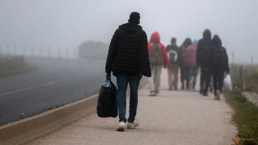 UK threatens jail for people smugglers who advertise on social media UK threatens jail for people smugglers who advertise on social media