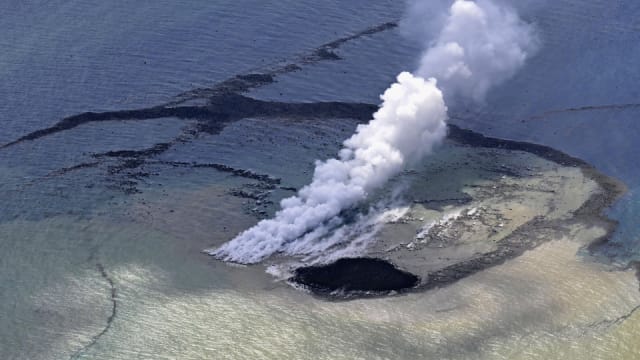 日本海底火山爆发 竟“炸”出新岛屿