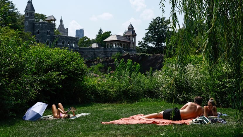 Hot spell roasts eastern US ahead of holiday weekend