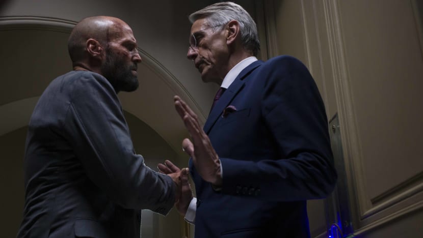 The Beekeeper Review: Jason Statham Beats Scammers To A Pulp... What's Not To Like? 