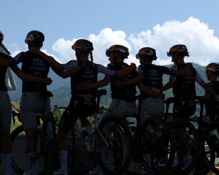 Vollering wins sprint to take Tour de France Femmes stage five, Reusser stays in yellow