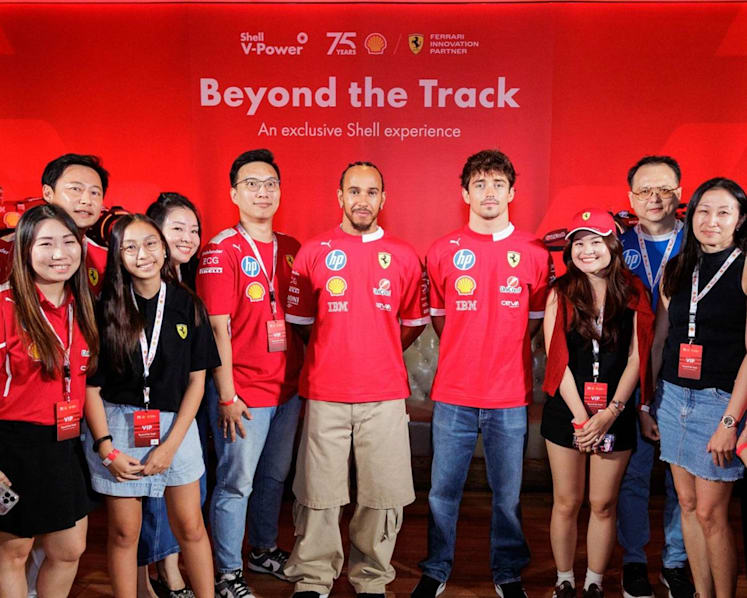 75 years of collaboration in the fast lane: Shell and Scuderia Ferrari HP celebrate with Formula 1 icons in Singapore
