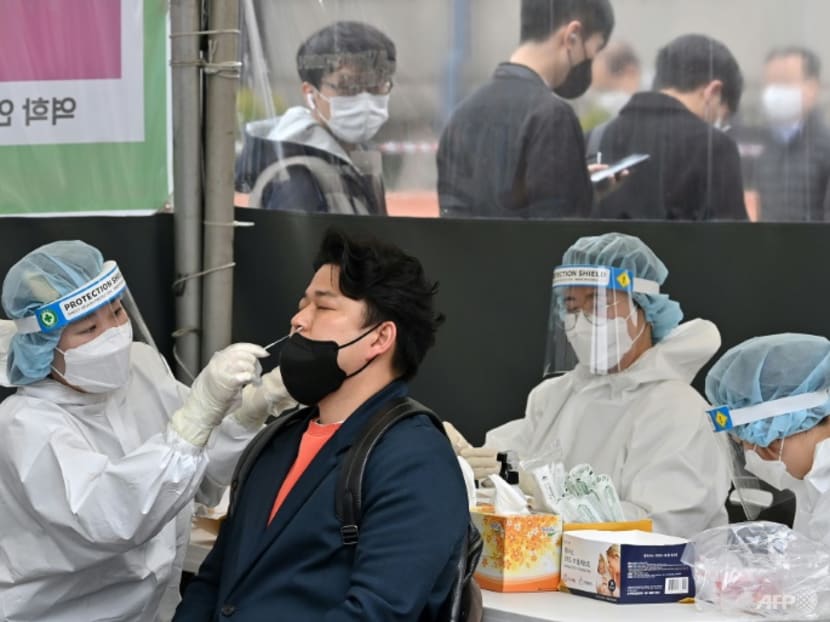 Commentary: Do Omicron’s many sub-variants mean the virus is mutating faster?