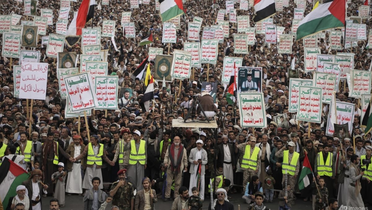 Trump vows to hold Iran responsible for Houthi attacks