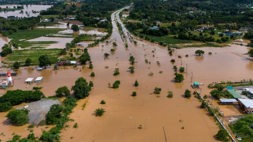 Flooding in Thailand maroons thousands in northern province Flooding in Thailand maroons thousands in northern province