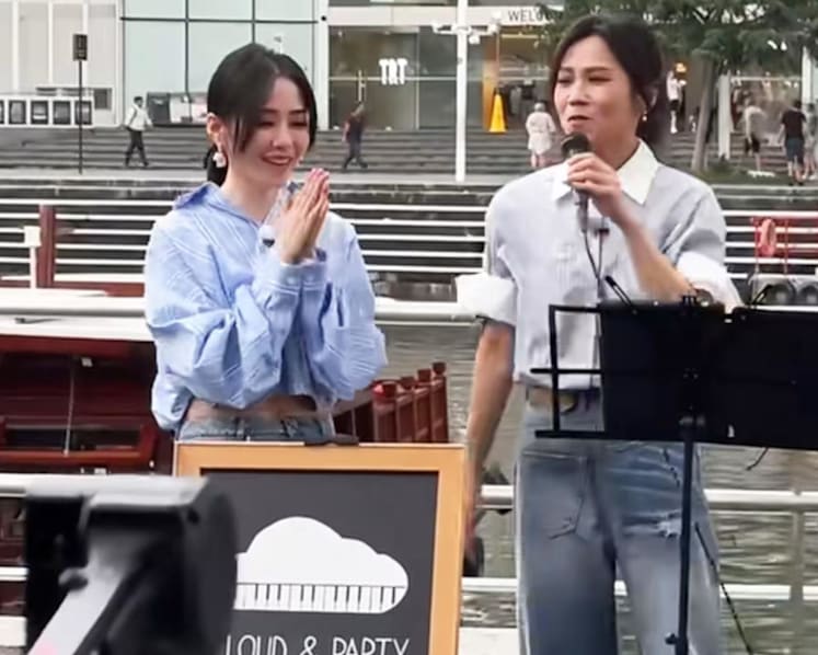 Singers Tanya Chua and Jane Zhang seen 'busking' at Clarke Quay