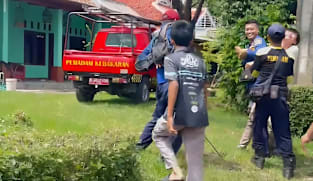 Viral remaja di Bekasi kabur takut disunat, Damkar turun tangan