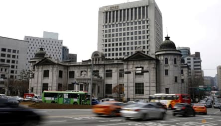 Bank of Korea to lower interest rates cautiously, minutes show