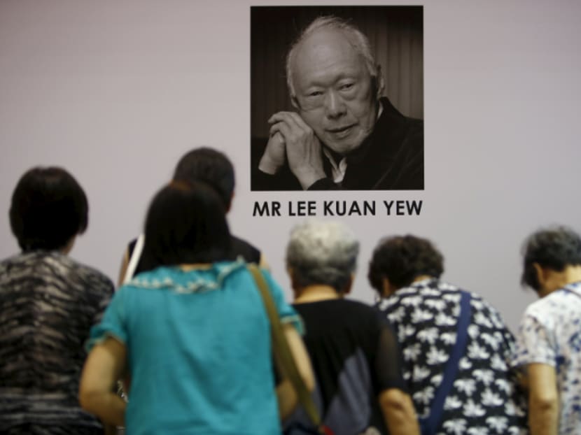 People bow as they pay their respects to the late former prime minister Lee Kuan Yew at Tanjong Pagar community club, in the constituency which Mr Lee represented as Member of Parliament since 1955, on March 23, 2015. Photo:Reuters