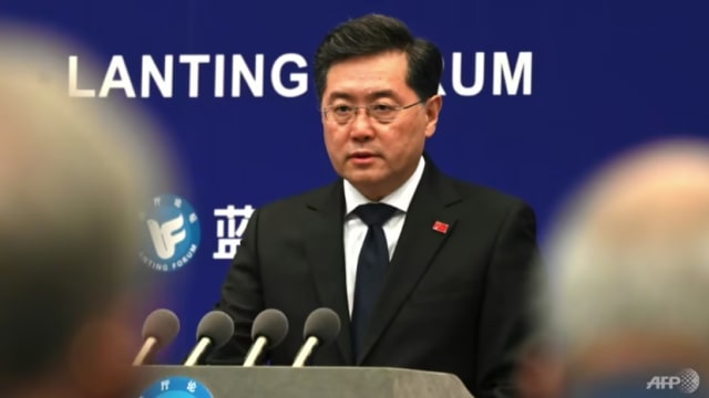 中国前外交部长秦刚被指因婚外情而被免职