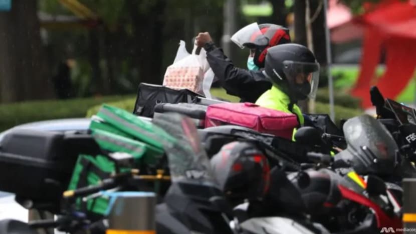NTUC, anggota kerabat seru lebih banyak sokongan kewangan, perubatan untuk pekerja penghantaran NTUC, anggota kerabat seru lebih banyak sokongan kewangan, perubatan untuk pekerja penghantaran