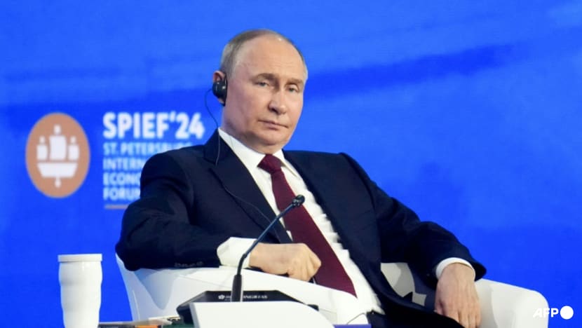 Putin says Russia's economy is growing despite international sanctions Putin says Russia's economy is growing despite international sanctions