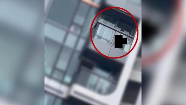 香港公寓阳台“激情交缠” 路人邻居目睹全傻眼