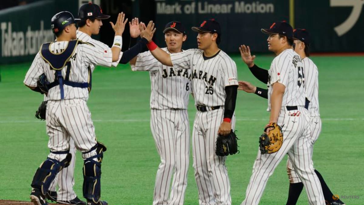 Baseball-Samurai Japan top gutsy Czech team on way to WBC playoffs