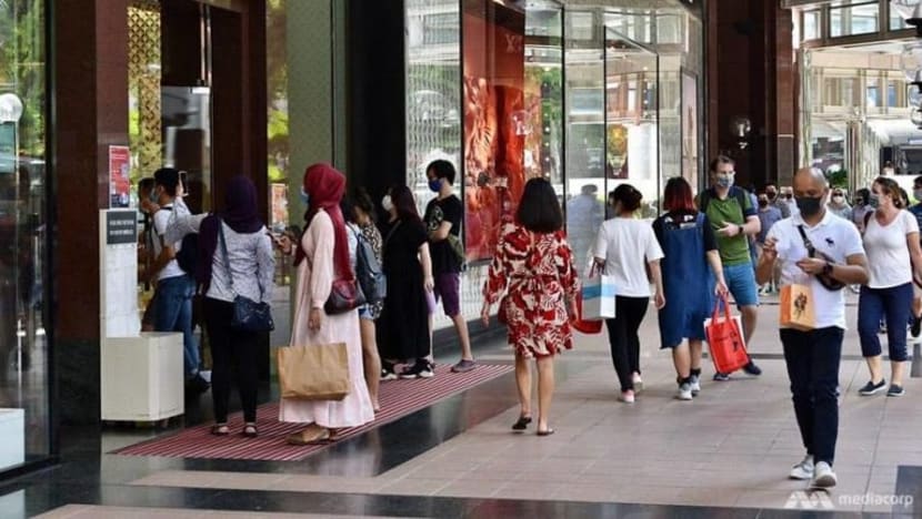 Pekerja belum divaksin, individu dapatkan khidmat perubatan dan jagaan kanak-kanak boleh masuk pusat beli-belah