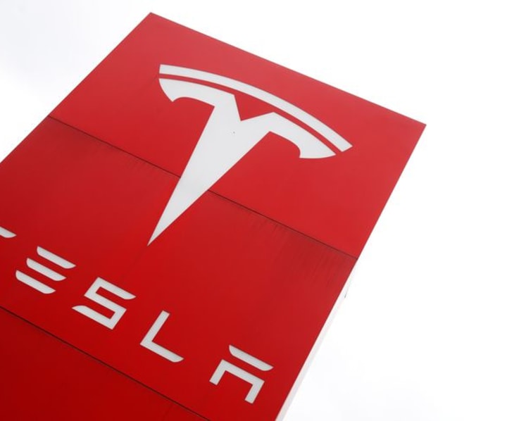 Tesla wins bid to revive UK lawsuit for 5G patents licence