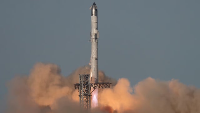 SpaceX星舰重型运载火箭第八次试飞失败