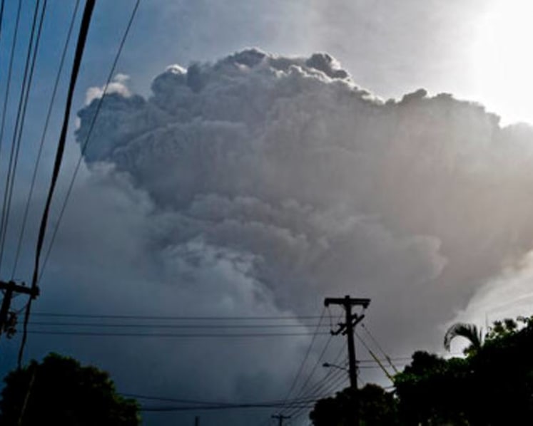'Huge' explosion rocks St Vincent as volcano keeps erupting