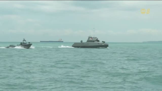 海军部队无人驾驶水面侦察艇 在新加坡海峡巡逻