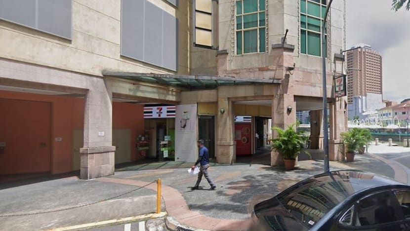 4 diberkas bergaduh di Clarke Quay; dakwaan polis guna kekerasan berlebihan tidak benar