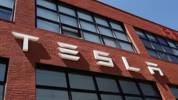 Tesla hiring over 1,000 workers to ramp up Semi truck production, Business Insider reports - Channel News Asia (Picture 2)