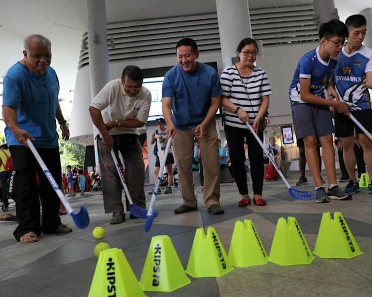 ‘Not an old-person problem’: Outreach team getting youth to help tackle dementia