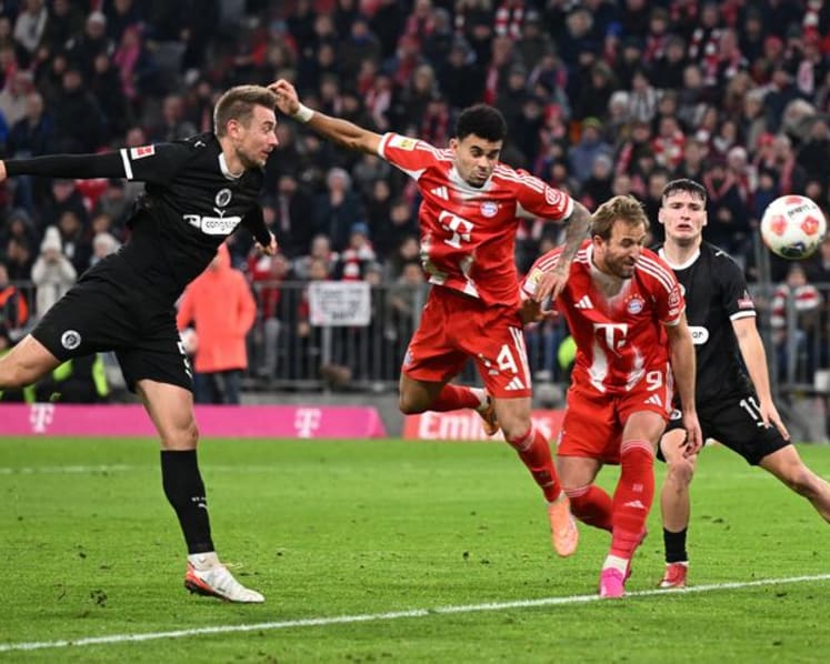 Late Diaz and Jackson goals give Bayern 3-1 win over St Pauli