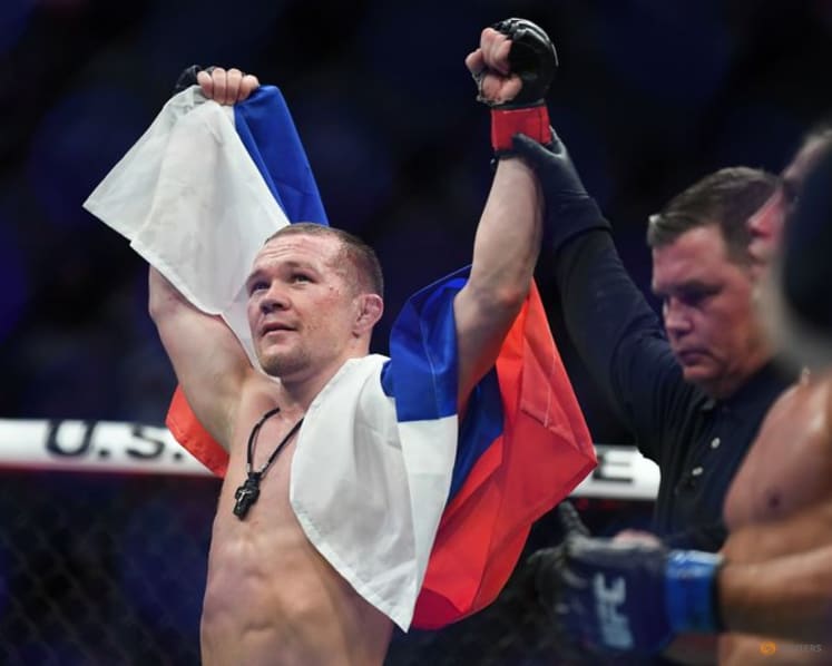 Yan beats Dvalishvili on points to claim UFC bantamweight title