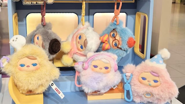 POP MART PUCKY化身地铁小乘客！