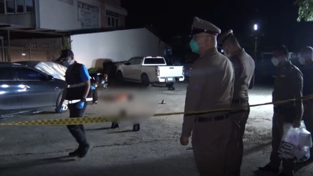 与妻吵架后到警局求清静 泰男突抢警枪狂扫射