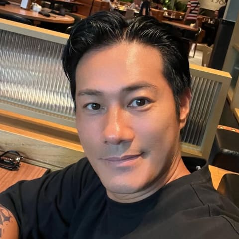 突发!港男星当街遭砍3刀,“脸皮整片掉下来”现场还原惊悚经历