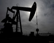 Oil climbs, bonds slide on Middle East hostilities