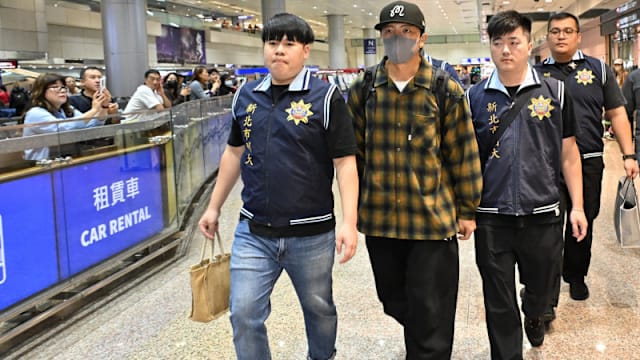 涉闪兵急从温哥华返台，坤达一下机就遭检警拘提！
