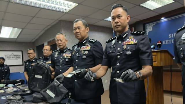 涉嫌在迪沙鲁盗窃四辆狮城车财物 八名嫌犯被逮捕