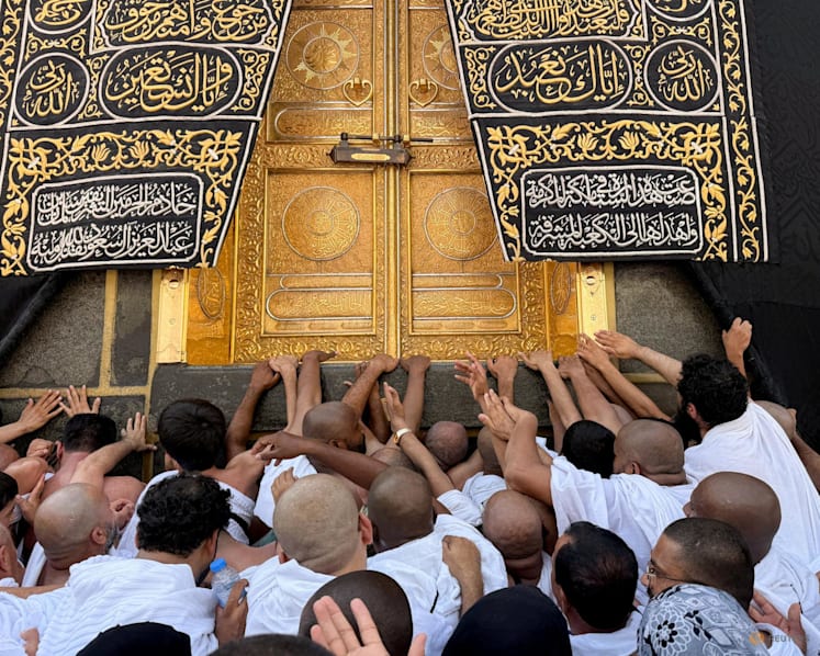 Some Singapore pilgrims press ahead with Umrah plans despite advisory, others face cancellations