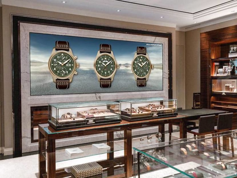 Phase 2: How to safely try on a watch or a diamond ring? Retailers respond Phase 2: How to safely try on a watch or a diamond ring? Retailers respond