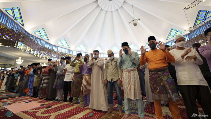 Muslims mark Eid al-Fitr holiday with joy, worry Muslims mark Eid al-Fitr holiday with joy, worry