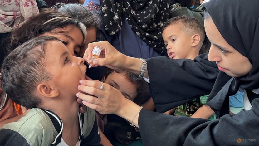 UN begins polio vaccination in Gaza, as fighting rages UN begins polio vaccination in Gaza, as fighting rages