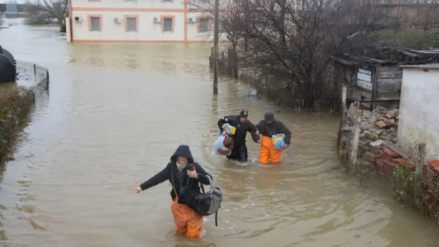暴风雨吹袭俄乌地区 近200万人电力供应中断