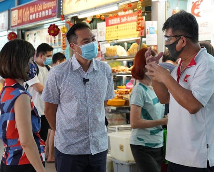 To ease hawkers into digital world, sector players suggest orders from delivery apps be combined and made in person