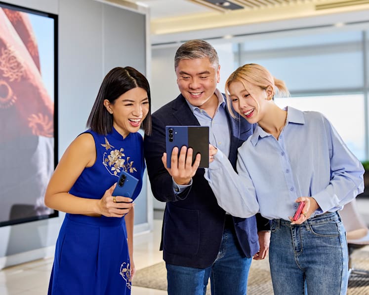 Samsung Galaxy Z Fold7 and Z Flip7 combine next-gen AI with user-centric design to elevate the way we work, create and connect.
