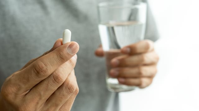 吃药只喝一口水 中国男子食管被严重腐蚀