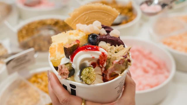 Yo-Chi首搭本地品牌，人气froyo配蛋卷和橘香蛋糕迎新春！