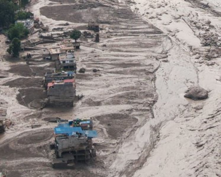 What caused the deadly Nepal-Tibet floods? 