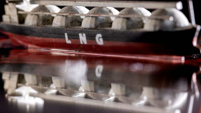 俄液化天然气船利比亚外海起火爆炸沉没 俄指乌克兰袭击