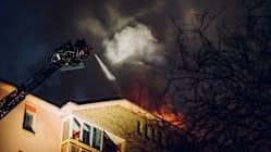 ஐந்தாவது மாடியில் தீ - சுவரில் ஏறி 3 பிள்ளைகளை மீட்ட தாய் 