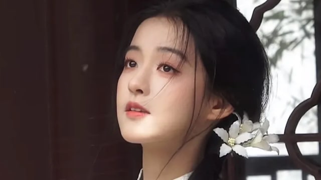 颜值太精致！《翘楚》“卖花女”被误认是AI杰作，本尊这样回应！