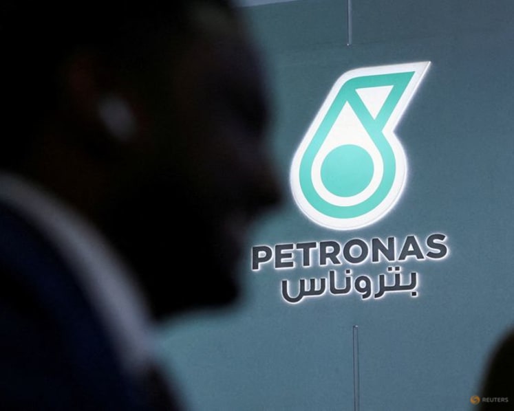 Petronas signs 20-year LNG supply deal with QatarEnergy