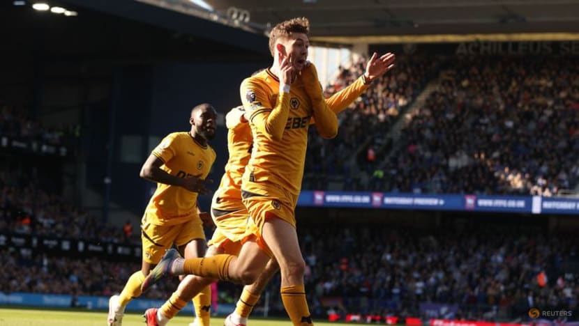 Wolves clinch 2-1 comeback win at Ipswich to boost survival hopes