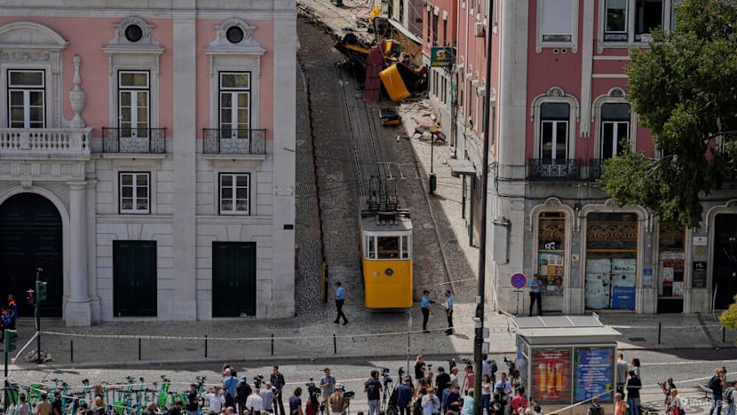 11 foreigners killed in Portugal funicular crash 11 foreigners killed in Portugal funicular crash